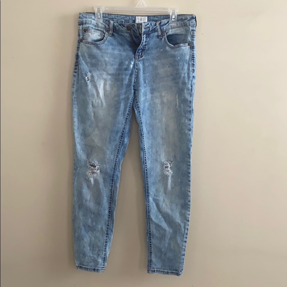 Junior’s Ripped Girlfriend Jeans